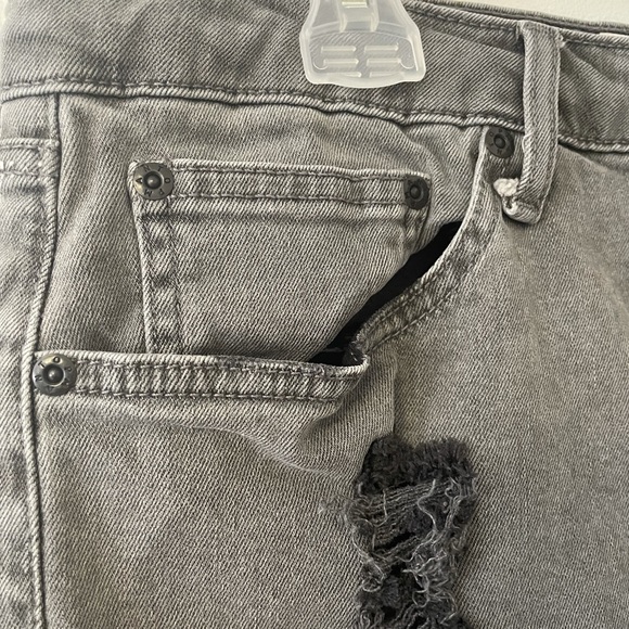 TOPMAN Distressed Shorts - Picture 5 of 8